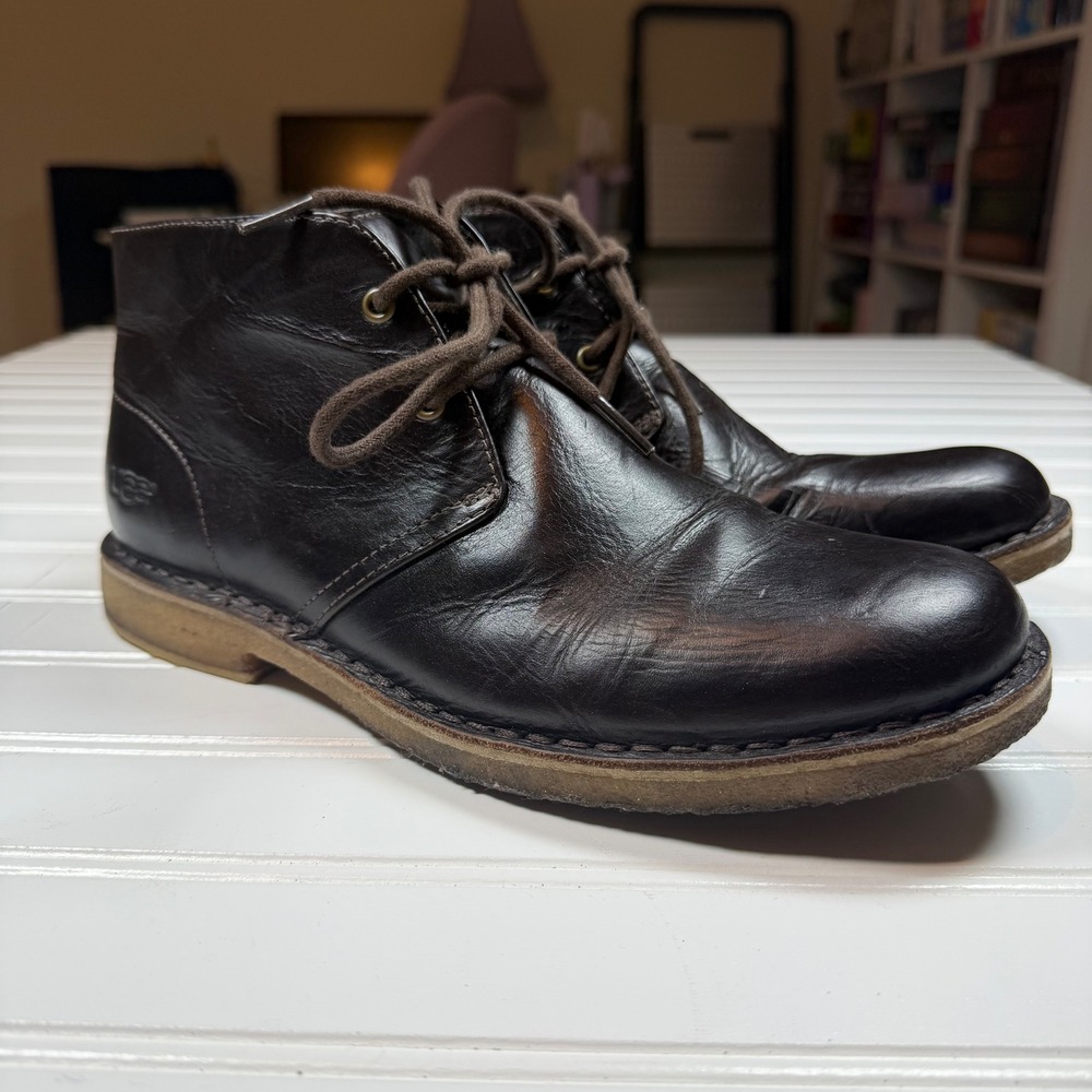 UGG Leighton Dark Brown Leather Chukka Boots Mens 8 S/N 3275 Desert Shoes